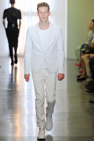 Look 30